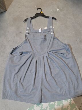 Nwt HALARA Gray Pleated Pinafore Shorts